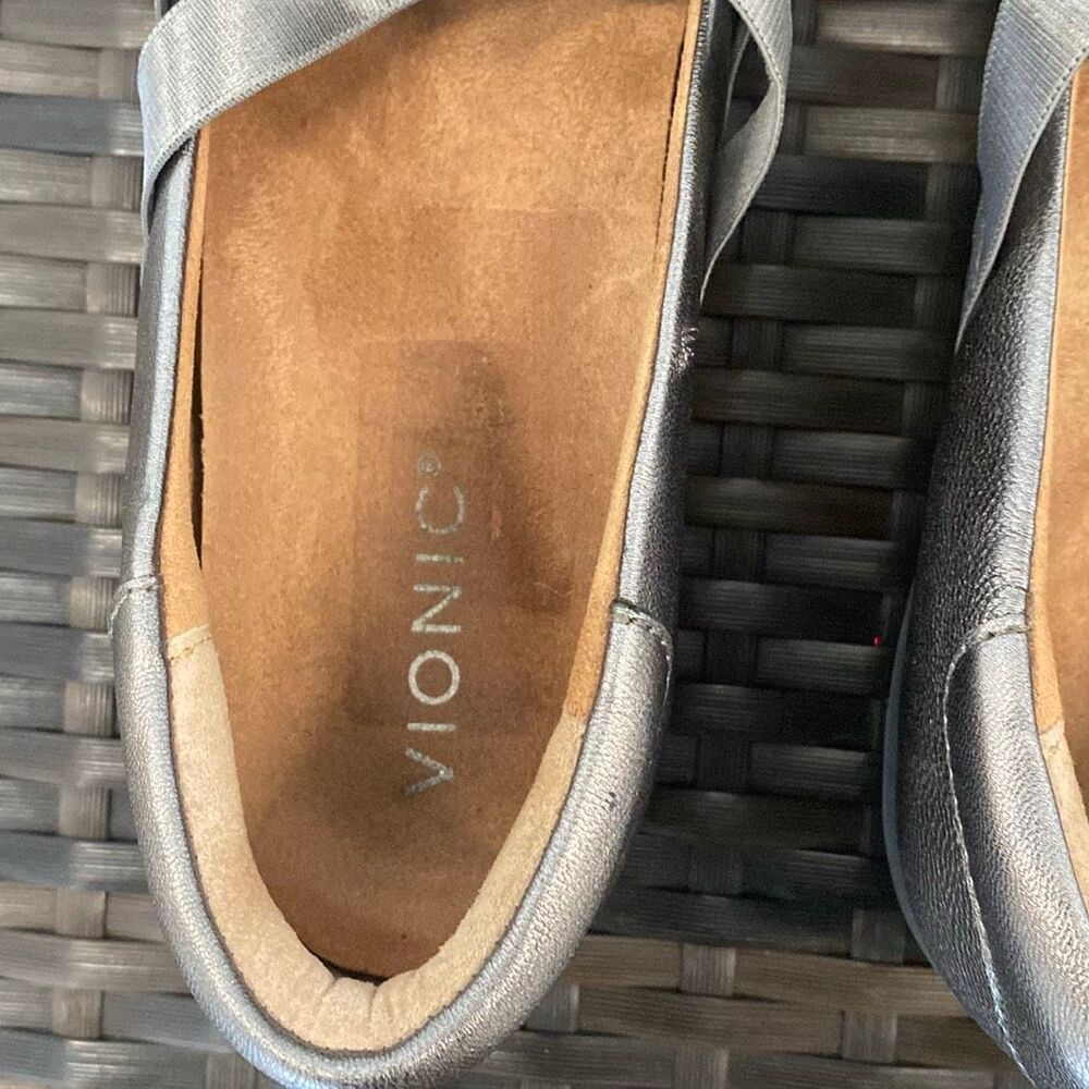 Vionic Serenity slip on shoes, women’s size 10 - Picture 2 of 7